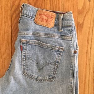 Vintage light wash Levi Jeans